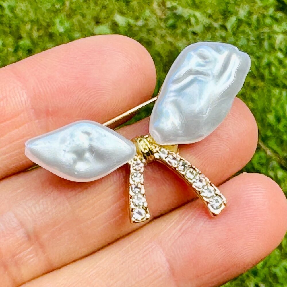 Bow Brooch Brand new